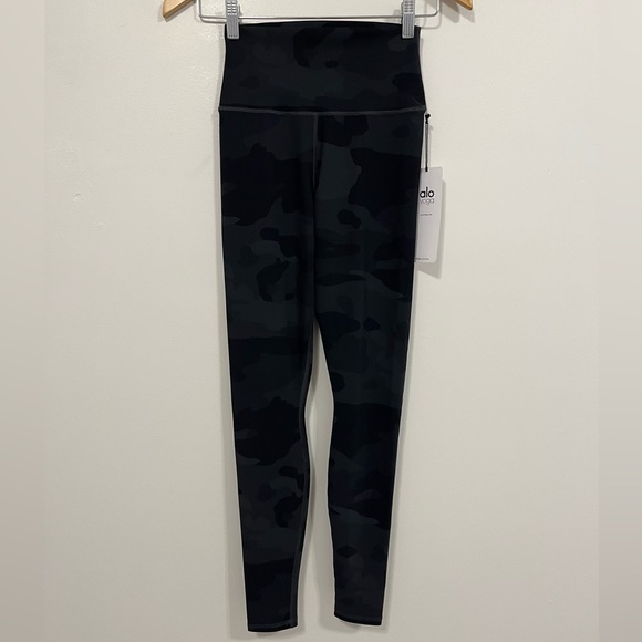 Alo Yoga High Waist Vapor Legging Black Camouflage XS NWT - Picture 8 of 16